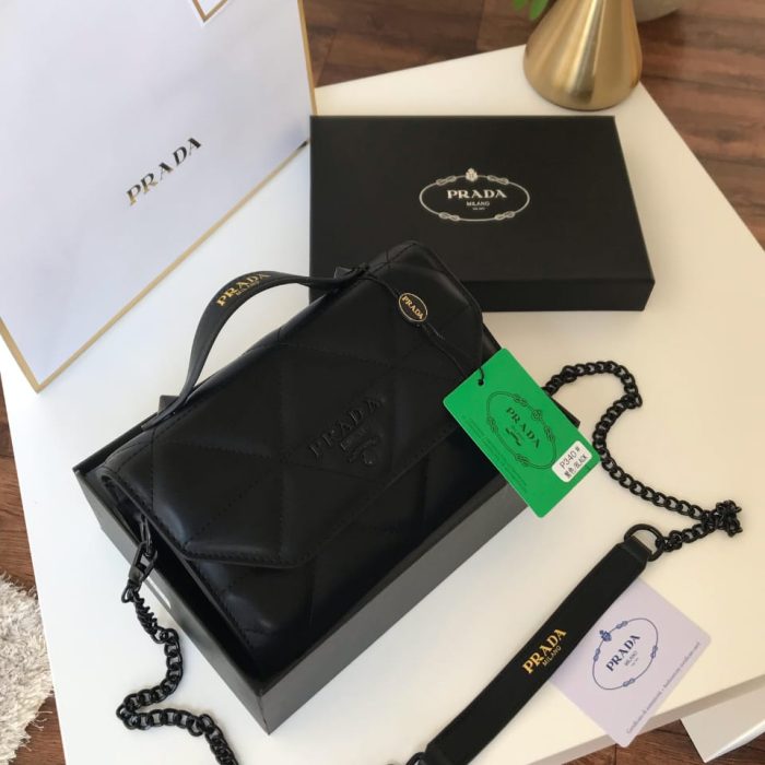 شنطة برادا – Prada Bag تفاصيل فاخرة بتوقيع علامة عالمية